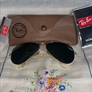 Ray-Ban Gold Frame Aviator Sunglasses